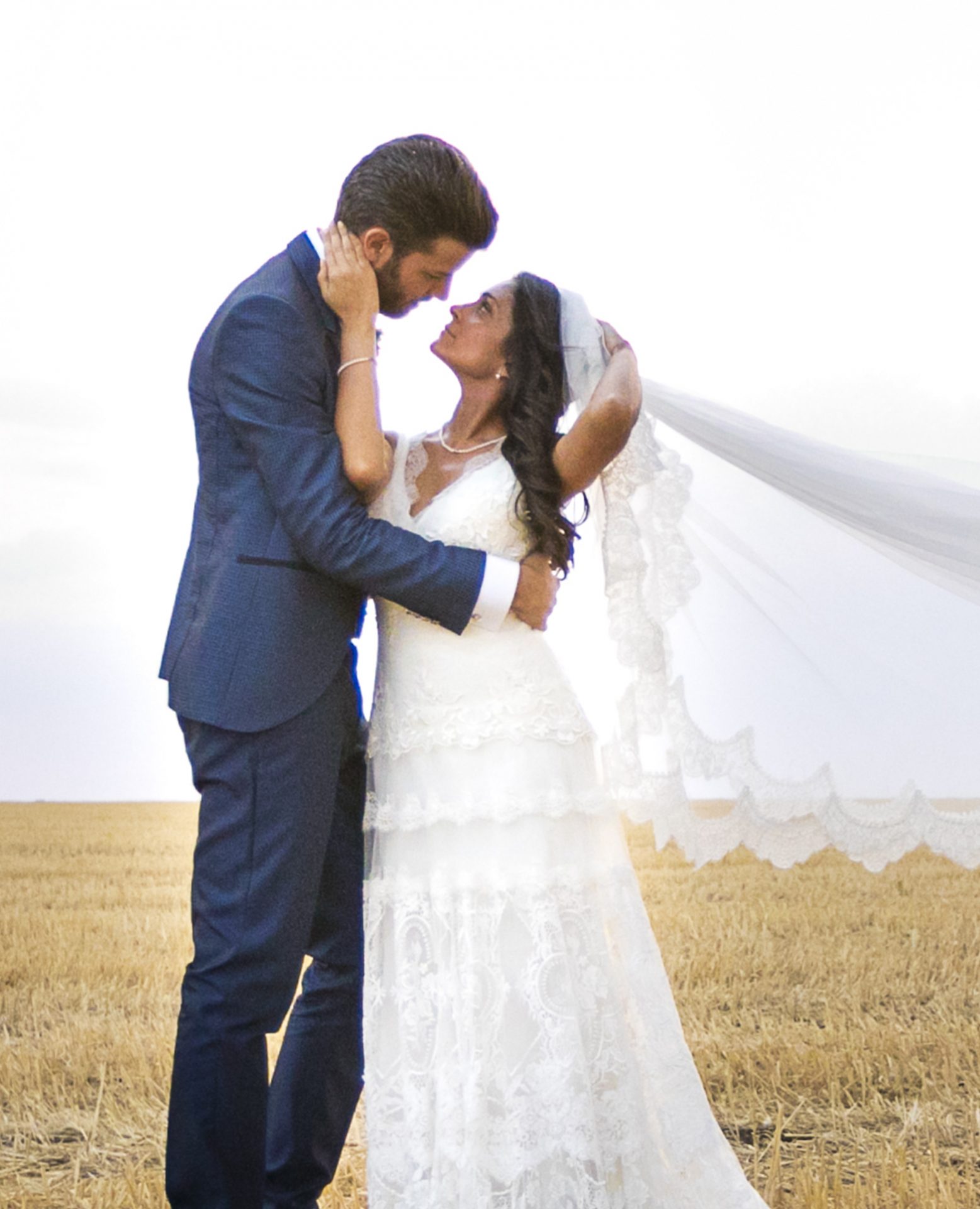 vestidos de novia con velo y cola