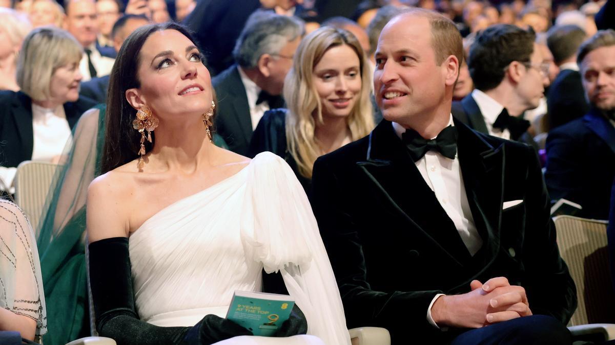 Kate Middleton luce como una diosa griega en los BAFTAO UNA DIOSA GRIEGA EN LOS BAFTA